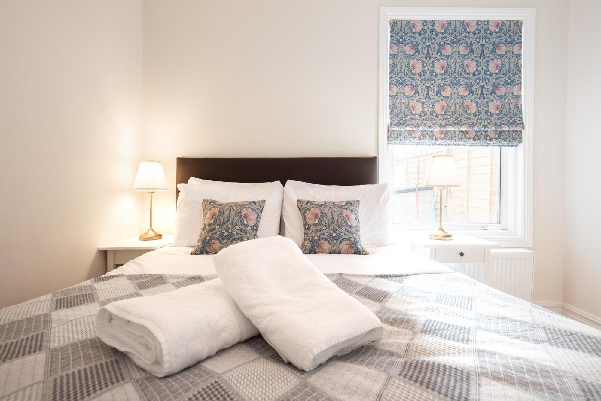 Victorian 2Br Apartment, King Beds, Fast Wifi, Near Shops, Cafes & Transport, E17 London Exterior foto