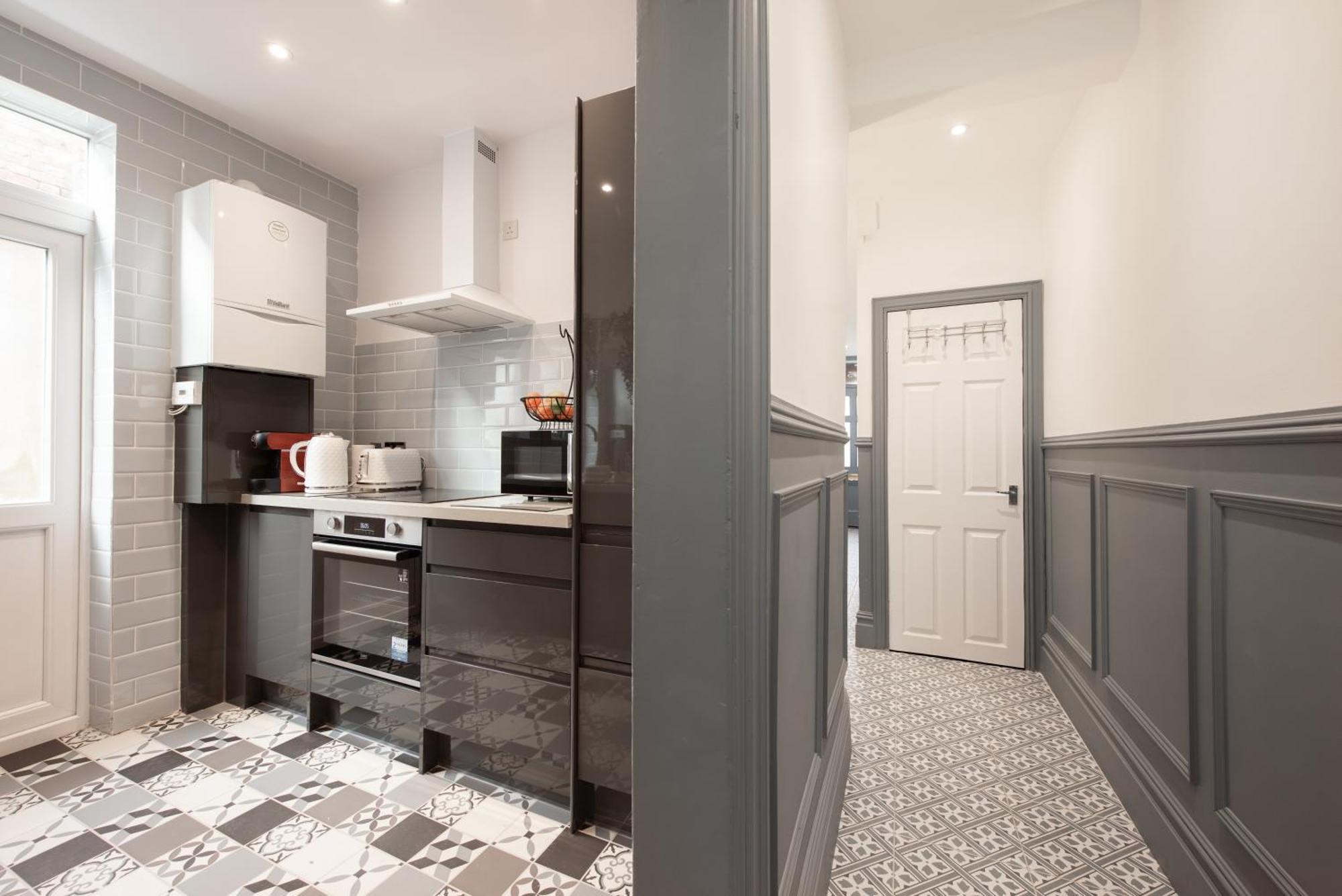 Victorian 2Br Apartment, King Beds, Fast Wifi, Near Shops, Cafes & Transport, E17 London Exterior foto