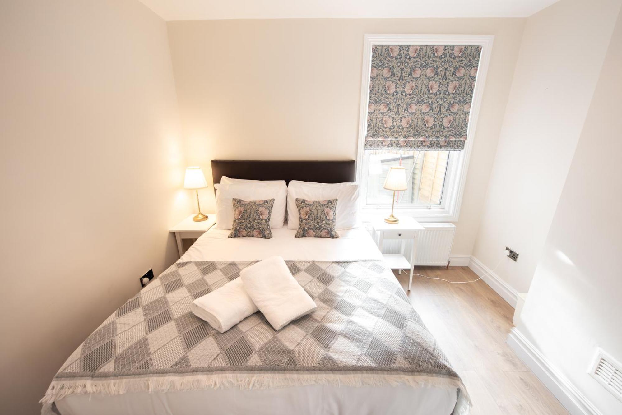 Victorian 2Br Apartment, King Beds, Fast Wifi, Near Shops, Cafes & Transport, E17 London Exterior foto