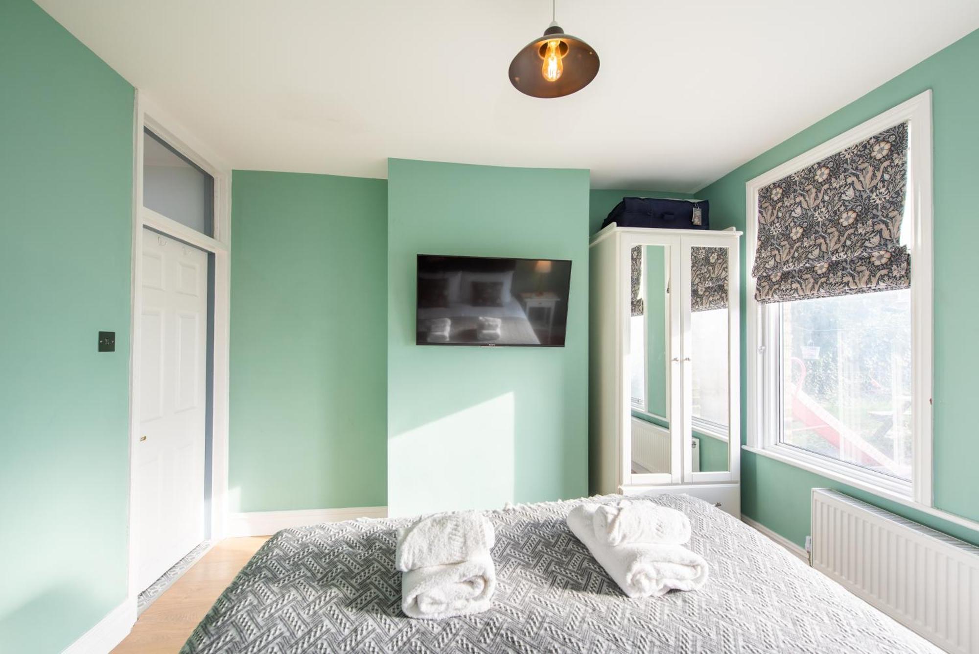 Victorian 2Br Apartment, King Beds, Fast Wifi, Near Shops, Cafes & Transport, E17 London Exterior foto