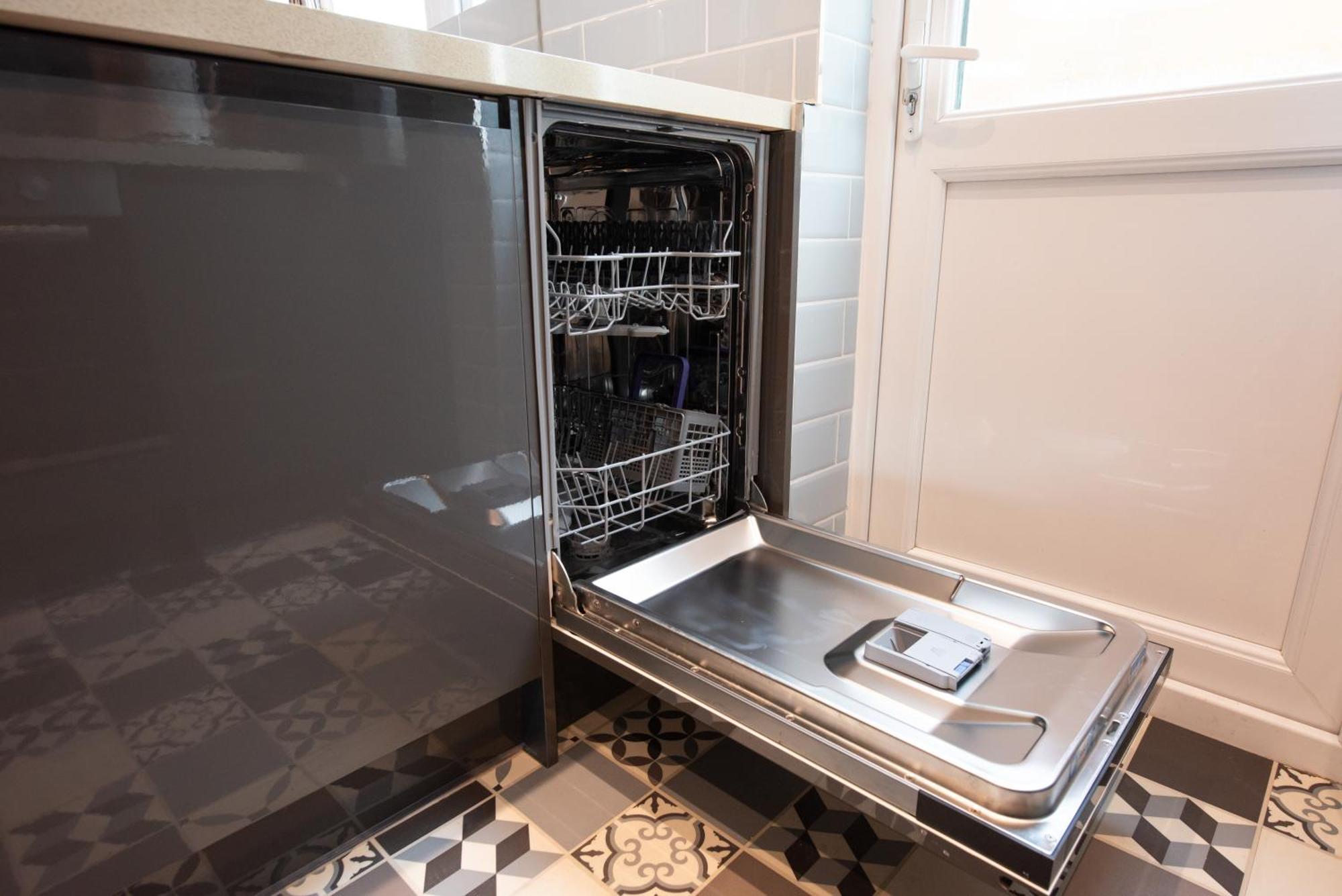Victorian 2Br Apartment, King Beds, Fast Wifi, Near Shops, Cafes & Transport, E17 London Exterior foto