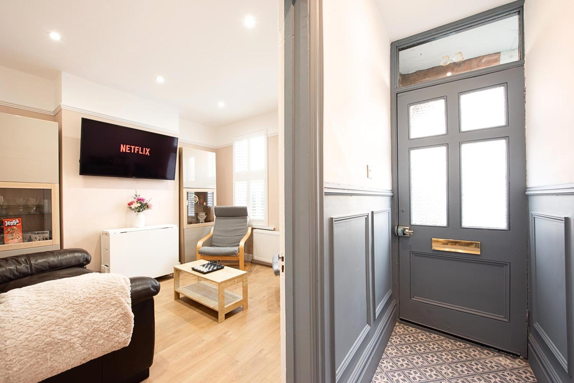Victorian 2Br Apartment, King Beds, Fast Wifi, Near Shops, Cafes & Transport, E17 London Exterior foto